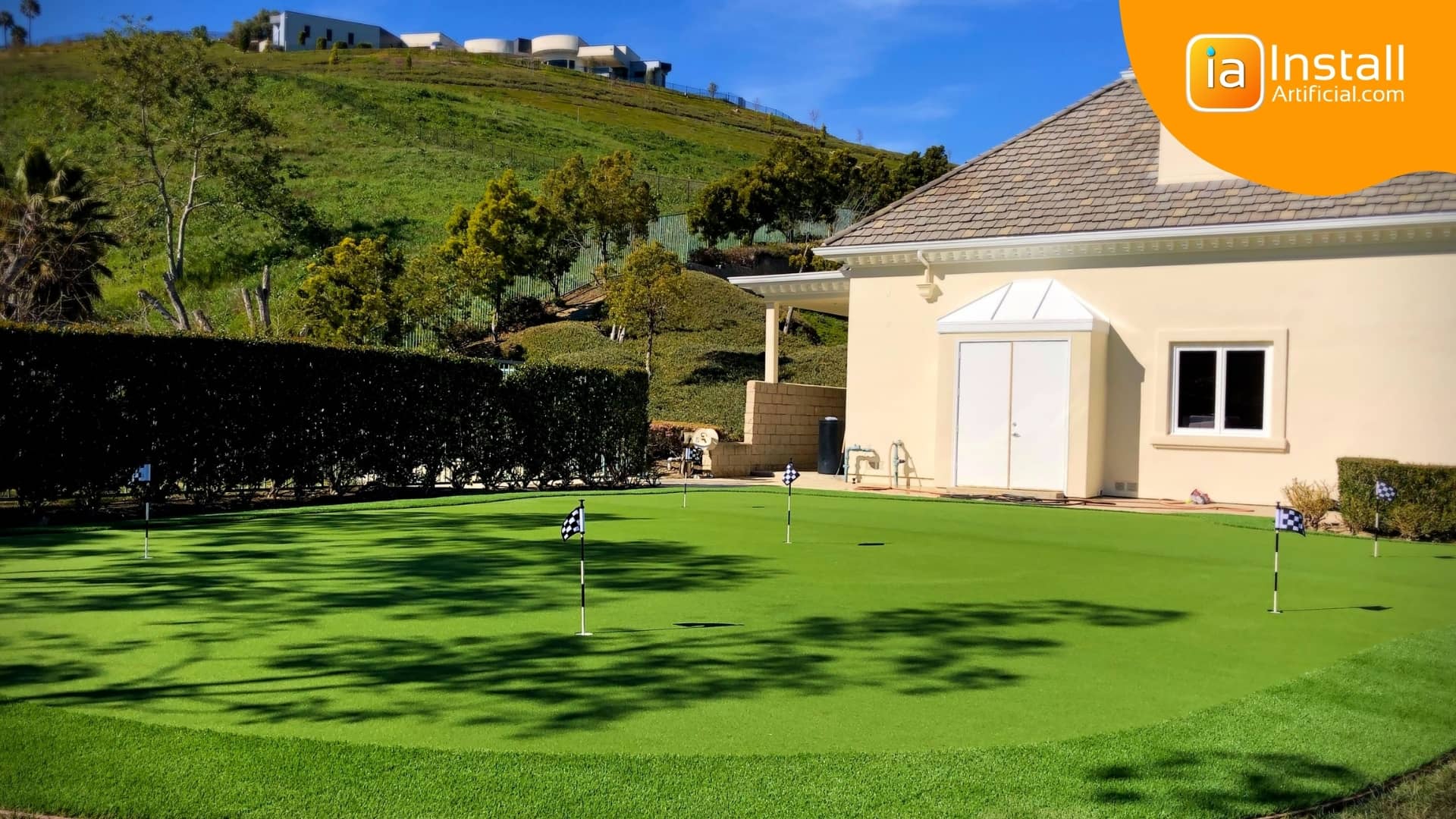 Outdoor putting green made of poly