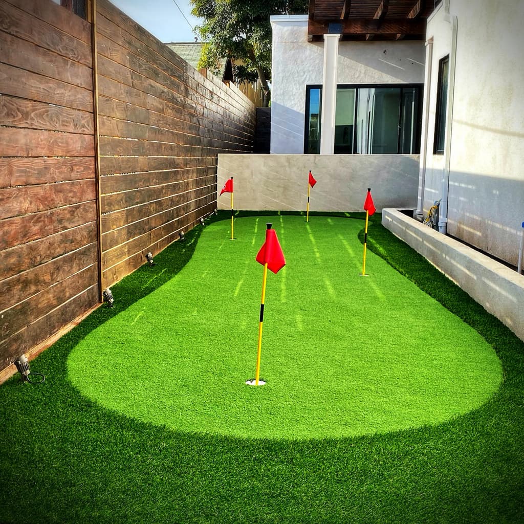 putting green 4 holes